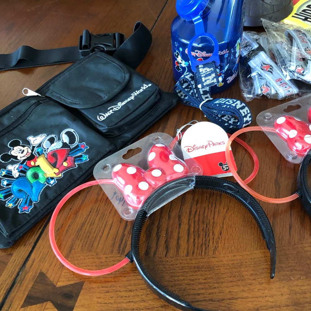 Disney stuff - Picture 4 of 9